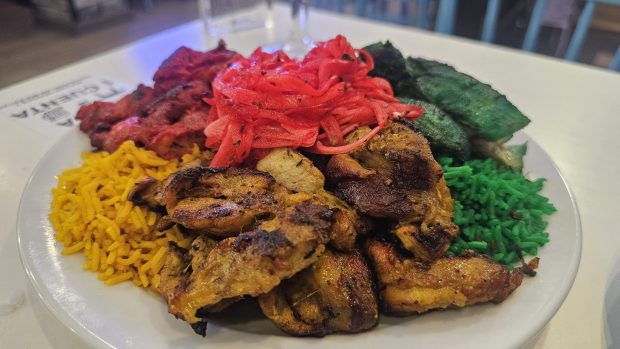 ¿Buscas comida diferente a la tradicional canaria? Descubre los mejores restaurantes internacionales y alternativos en Las Palmas de Gran Canaria: desde sushi japonés y pizzas italianas hasta hamburguesas gourmet y sabores libaneses.